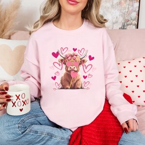 Valentines Highland Cow Sweatshirt, Cow Lover, Valentines Day Sweatshirt, Cow Valentine Shirt, Valentines Graphic Sweatshirt, Cow Sweater