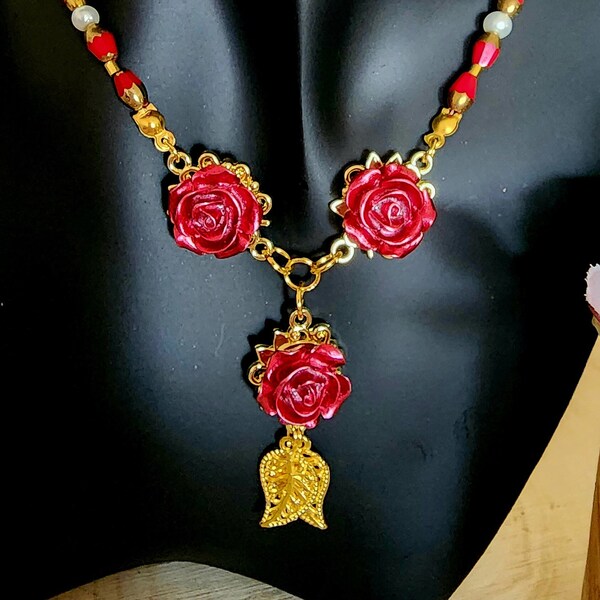 Elegant Rosebud Necklace