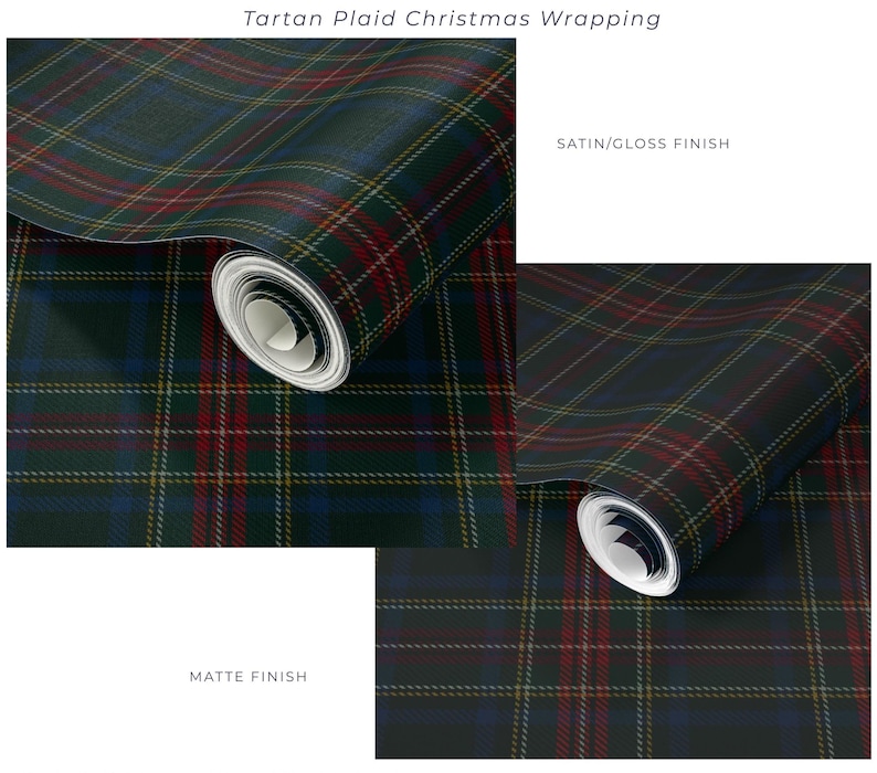 Pu&ograve; includere: Rotoli di carta da regalo natalizia con motivo scozzese tartan in verde scuro, blu navy, rosso e giallo. L'immagine mostra due diverse opzioni di finitura: un rotolo con una finitura satinata lucida e un altro rotolo con una finitura opaca.