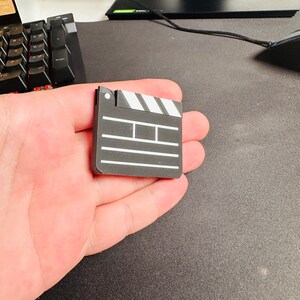 Handgefertigter SD-Kartenhalter, Mini Clapperboard, Filmregisseur Zeichen Kartenhalter, Der Neue Ordner | HoooHawk