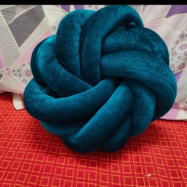 beautiful knot cushion