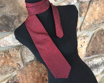 Calvin Klein Vintage Silk Men’s Tie, Silver Leaf Design, Unisex Accessory
