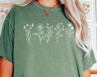 Wildflower Graphic T-Shirt: Botanical Nature Lover Tee