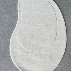 Kidney Bean Shape Tufted Plain Rug, Multi-Level Pile, Hand-Tufted Wool Handmade Area Rug for Home, Bedroom, Living Room, Office, Any Room.