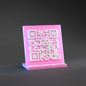 Pinker QR Code Ständer mit NFC Chip - Benutzerdefiniertes Schild, perfekt für Google Bewertungen, für Werbung für Ihr Geschäft!