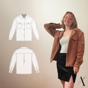 Puede incluir: Una camisa blanca de botones con mangas largas y dos bolsillos en la parte delantera. La camisa se muestra en una vista plana con una vista frontal y posterior. Una persona lleva una chaqueta de pana marrón sobre un top blanco sin mangas y una minifalda negra.