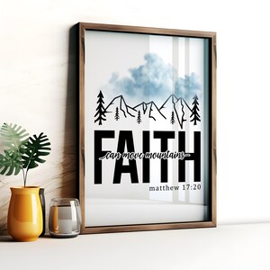 Puede incluir: Impresión en blanco y negro con una cordillera y una nube. El texto dice "FAITH can move mountains" con la referencia bíblica "matthew 17:20".