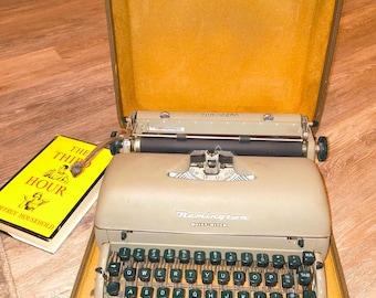 Remington Quiet‑Riter Typewriter - 1950s Portable Manual Working Hemingway's Machine - READ DESCRIPTION