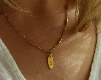 Collar inicial, Collar personalizado de oro, Collar minimalista, Collar con nombre grabado, Regalo personalizado para ella, Collar hecho a mano