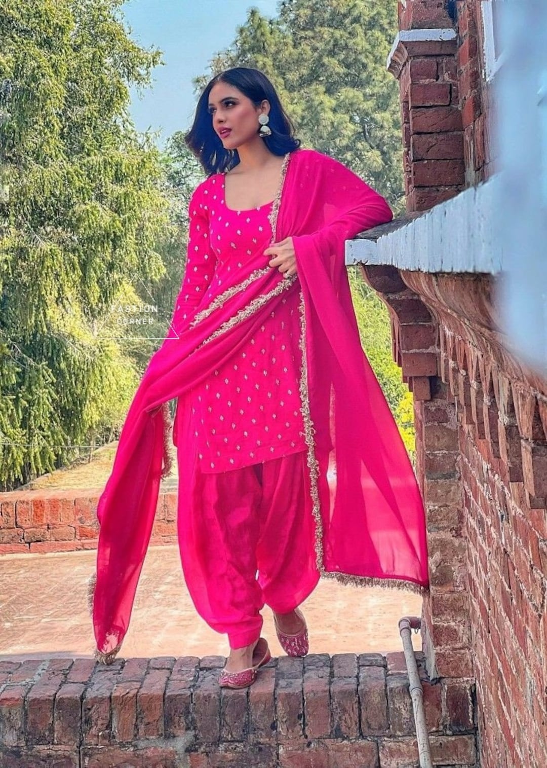 Salwar Dp Stylish Instagram Hidden Face Girl Pic In Punjabi Suit