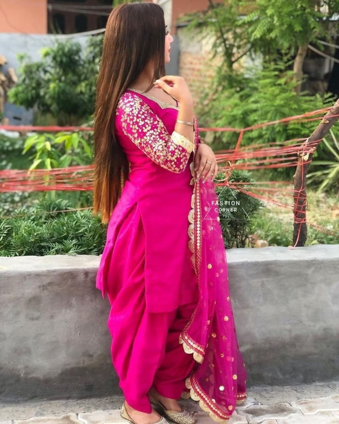 Punjabi Girl Back Suit Pic Punjabi Suit Back Design 2025