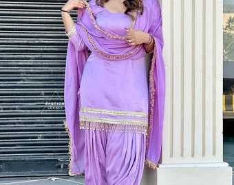 Fioletowy jedwabny garnitur pendżabski: koronkowy patiala salwar kameez