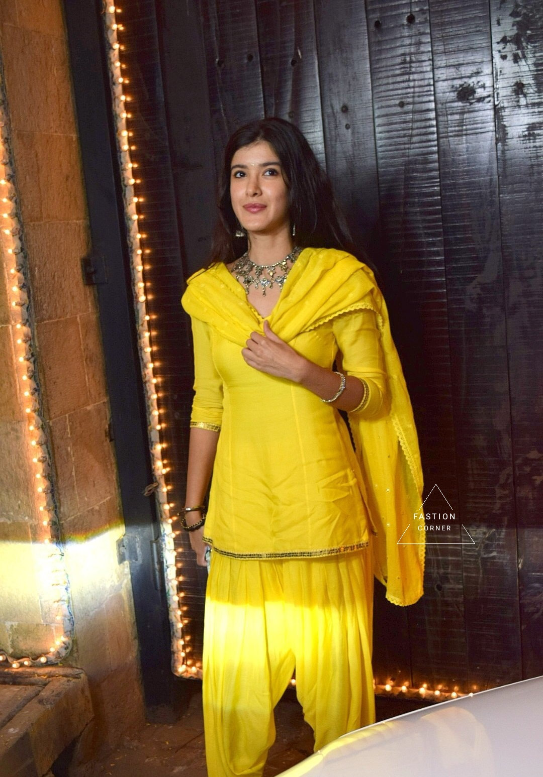 Yellow suit hotsell punjabi girl