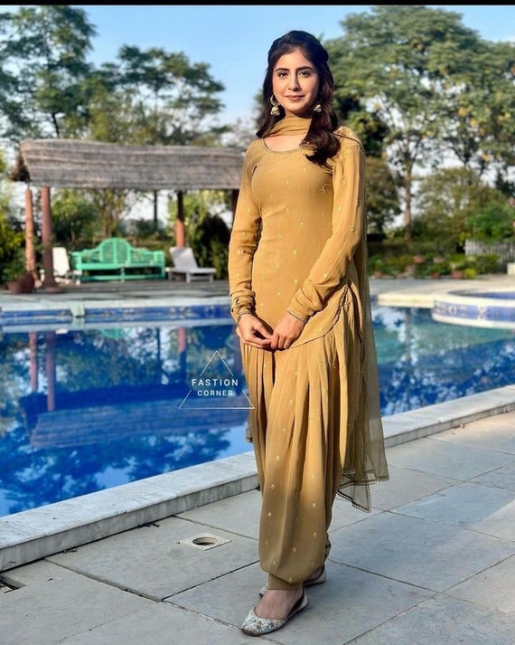 Golden Salwar Kameez Suit: Georgette Punjabi Dress With Chiffon Dupatta - Etsy Ireland Golden Salwar Kameez Suit: Georgette Punjabi Dress With Chiffon Dupatta - Etsy Ireland