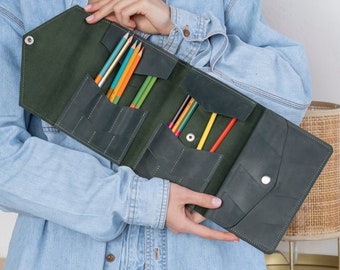 Custom leather artist roll, Personalized pencil case, Pencil organizer leather, Handmade pencil case, Artist tool case, Roll up pencil case