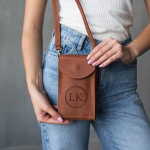 Bolsa de couro para celular, Bolsa de celular personalizada com iniciais, Capa de celular, Bolsa de couro para iPhone, Carteira de couro para celular, Bolsa de couro genuíno