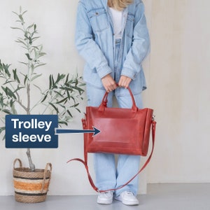 Sac fourre-tout en cuir avec pochette trolley, sac trolley en cuir, fourre-tout en cuir personnalisé fait main, fourre-tout de voyage en cuir, sac de voyage pour femme, sac de voyage pour ordinateur portable image 7