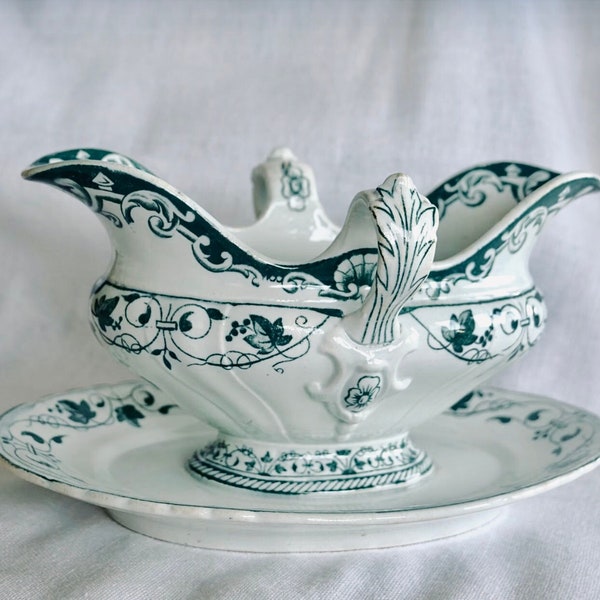 Sauceboat Porcelain of Jules Vieillard à Bordeaux, Modèle Louis XV. XIXc