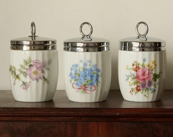 Coddler Windsor. Rose. Rosehip. Forget-me-nots. King-size. English porcelain.
