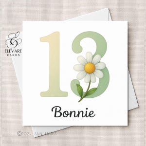 Tarjeta/Póster de trece años. Diseño de margarita número 13 y nombre personalizado para niña adolescente, hija o nieta. Tamaño cuadrado de 15x15-20x20 cm.