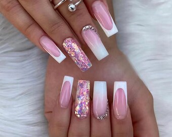 Faux ongles mode pour femmes, français simple, dégradé de longueur, strass