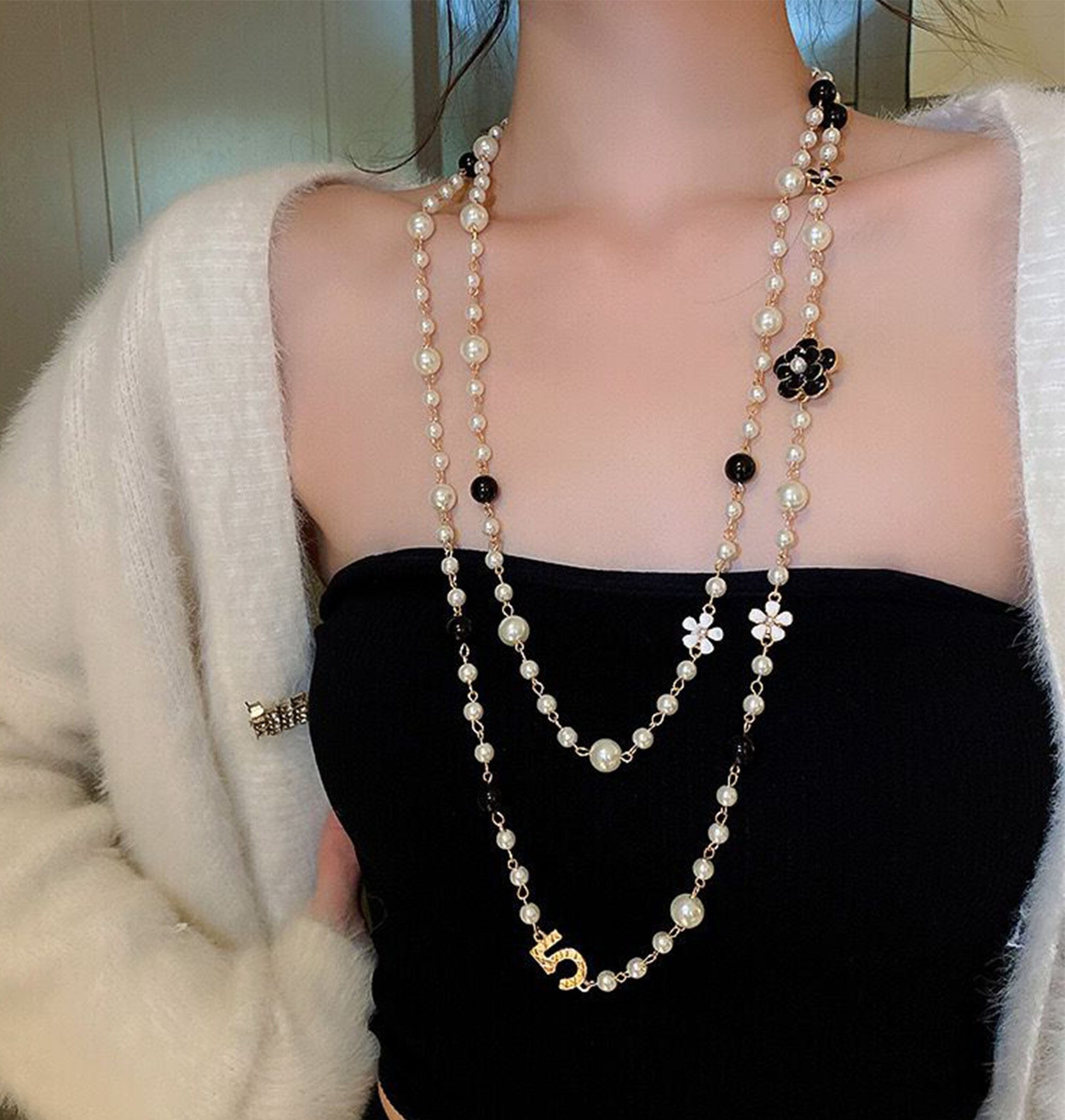 Chanel logo store pearl necklace