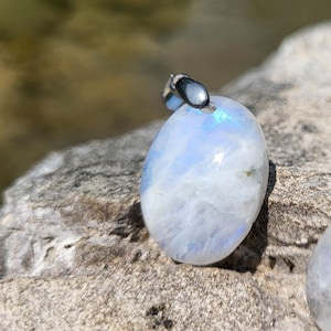 Moonstone necklace, moonstone necklaces, gray moonstone necklace, moonstone crystal necklace, lithotherapy