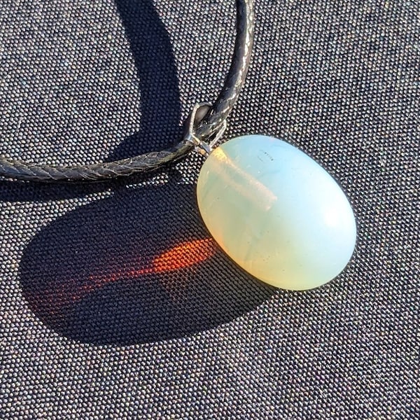 Pendentif Opaline ou pierre Arc-en-ciel