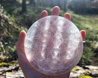 Selenietschijf van de Bloem van het Leven, Selenietplaat van de Bloem van het Leven om uw minerale kristallen te zuiveren en op te laden, heilige geometrie