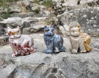 cat figurine / stone cat statue / soapstone / stones and crystals / minerals / crystal healing / decoration / small gift