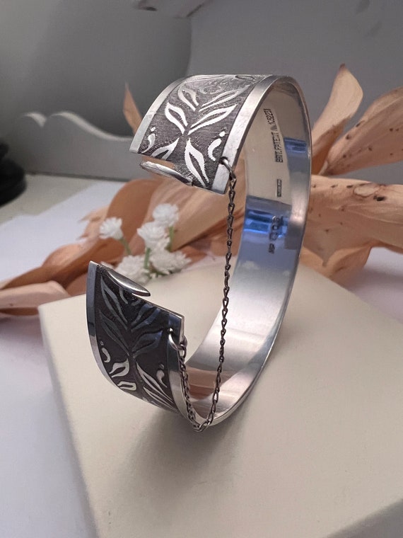 A Vintage Solid Sterling Silver Cuff Bangle. 7 In… - image 9