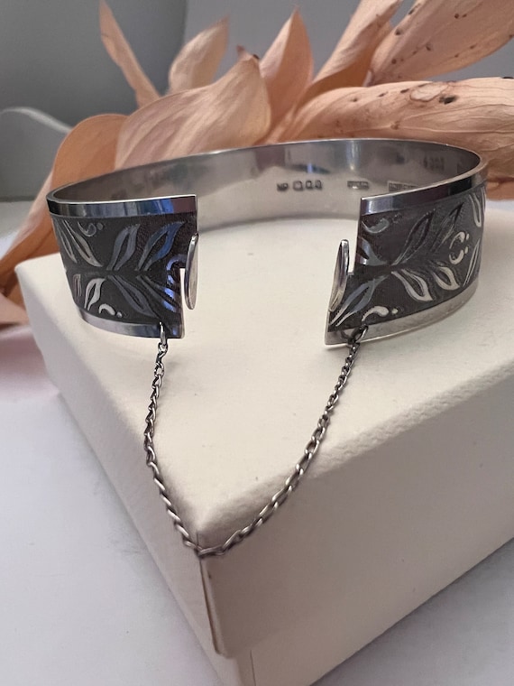 A Vintage Solid Sterling Silver Cuff Bangle. 7 In… - image 8