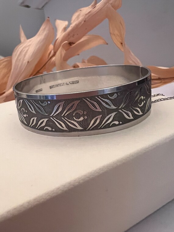 A Vintage Solid Sterling Silver Cuff Bangle. 7 In… - image 6