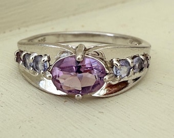 Anello vintage in argento sterling con ametista. Taglie: dalla O alla 7 1/4 e dalla 55.