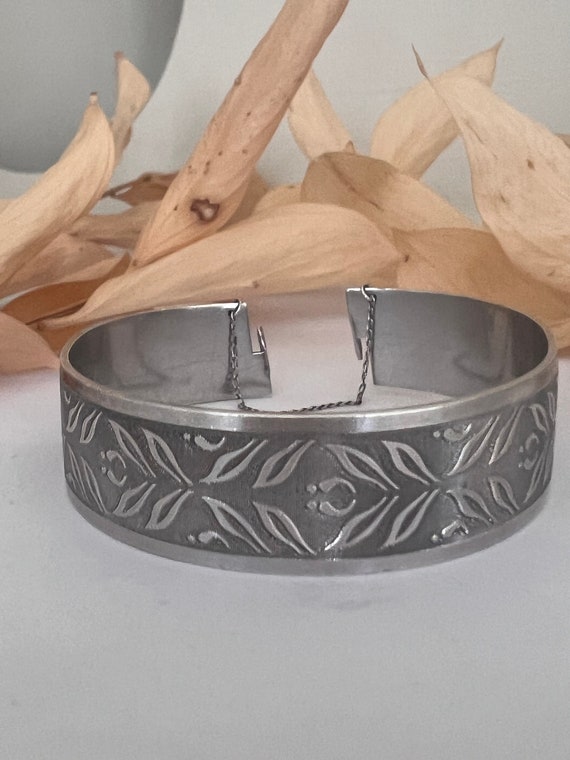 A Vintage Solid Sterling Silver Cuff Bangle. 7 In… - image 3