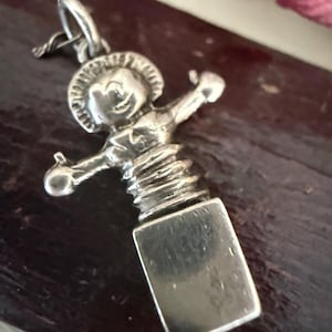 Vintage Silber Jack In The Box Anhänger.