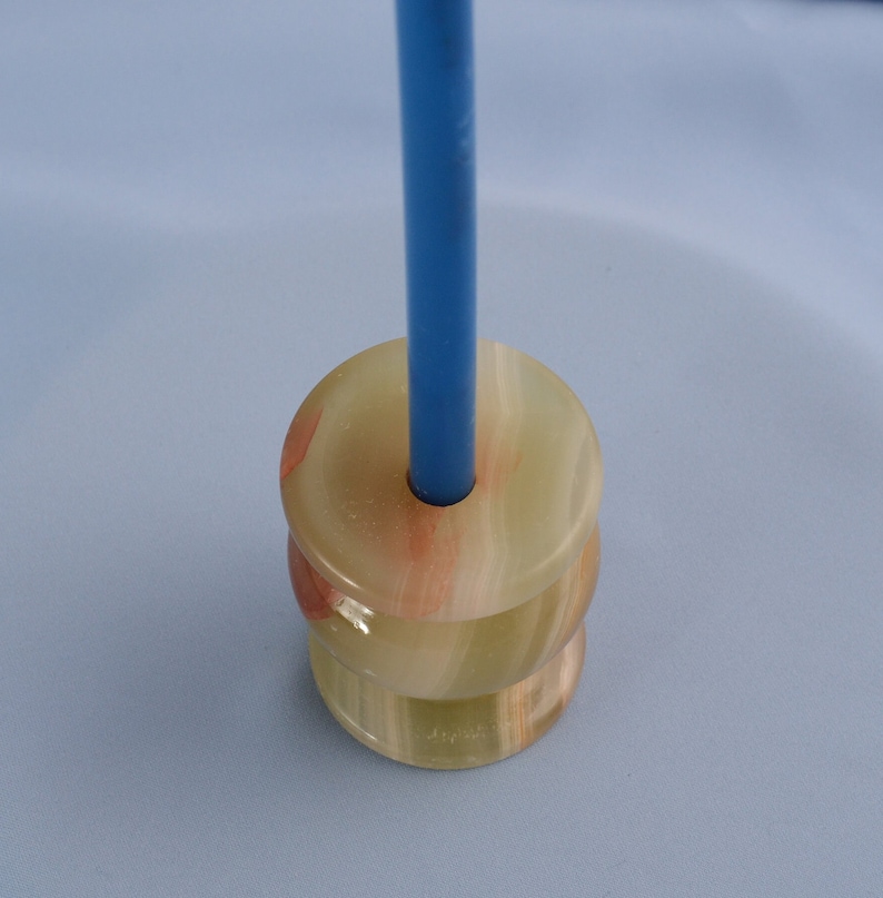 Bougeoir, bougeoir en onyx naturel pour bougies fines, bougeoir en marbre d'onyx, idéal pour des bougies jusqu'à 8 mm de diamètre, hauteur 4,5 cm image 5