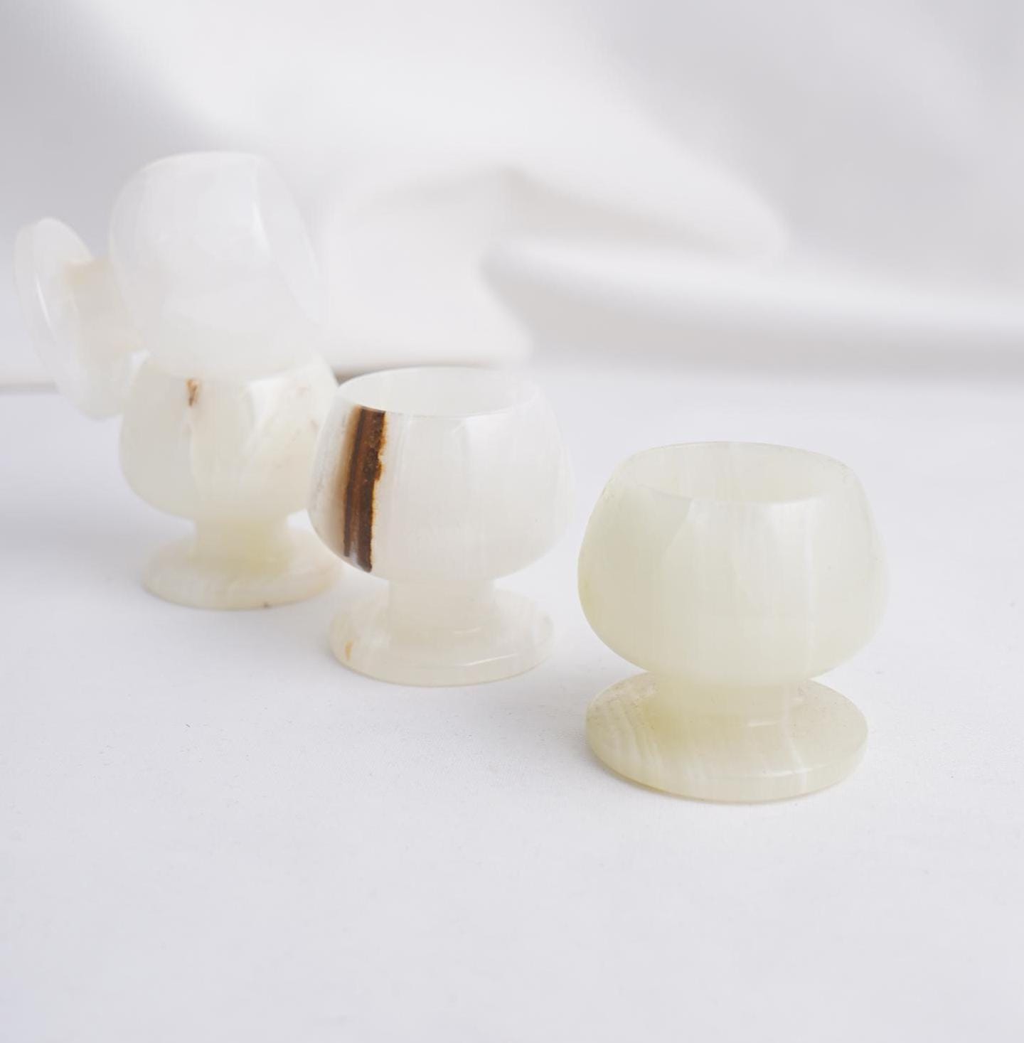 Coupe Sculpturale En Onyx Blanc Veiné – Pièce Déco Centre De Table H.14cm – Art Italien