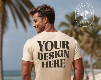 Natuurlijk | Bella Canvas 3001 mockup heren | T-shirt bespotten | Achteraanzicht mockup | Heren t-shirt mockup | Buiten | Strandvibes | Beige zandbruin