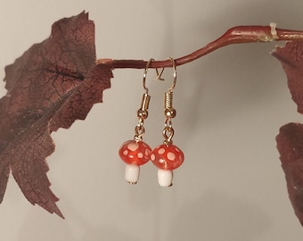 Boucles d'oreilles champignon faites main avec perles de verre