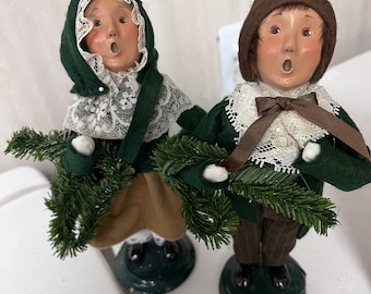 Byers Choice Victorian Boy and Girl with garland