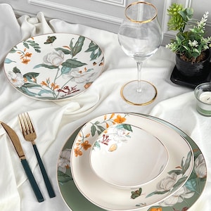 24 Piece Porcelain Almira Dinnerware Set for 6 | Blue Floral and Gold Rim Plates | Elegant Classic Tableware | Vintage Style Dining Set