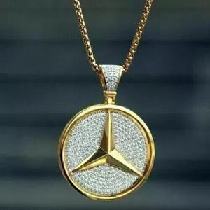 Colgante Mercedes Benz de 2,10 ct con diamantes redondos creados en laboratorio, chapado en oro amarillo de 14 k