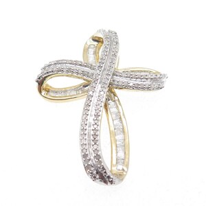Colgante de cruz de diamantes baguette redondos y cónicos de dos tonos en plata de ley 925, regalo de cumpleaños