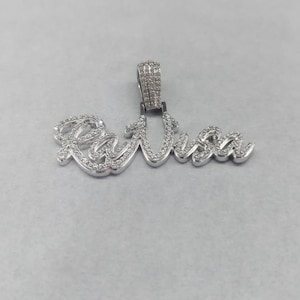 Colgante de moissanita auténtica de 1,50 cts. Colgante "NOMBRE" personalizado para hombre. Charm personalizado. Colgante de hip hop. Colgante de moissanita. Regalo de cumpleaños.