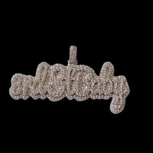 Colgante de moissanita auténtica de 3,00 cts. Colgante "NOMBRE" personalizado para hombre. Charm personalizado. Colgante de hip hop. Colgante de moissanita. Regalo de cumpleaños. Sin cadena.
