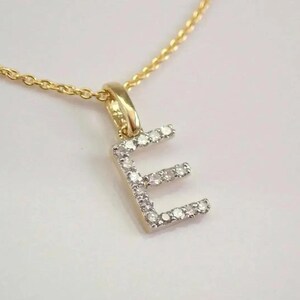 Colgante inicial de diamante VVS1 de talla redonda de 2,00 ct, chapado en oro amarillo de 14 quilates. Cadena gratis. Regalos de cumpleaños.