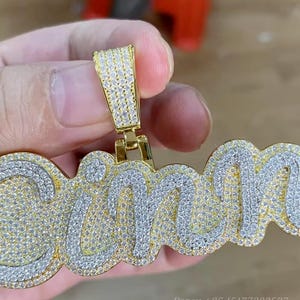 Colgante de moissanita auténtica de 4,00 cts. Colgante "NOMBRE" personalizado para hombre. Dije personalizado. Colgante de hip hop. Colgante de moissanita. Regalo de cumpleaños. Sin cadena.