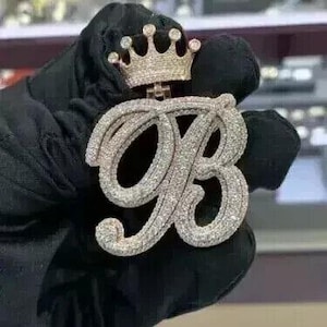 Colgante de moissanita personalizado / 2,50 quilates de peso total / Colgante con letra personalizada para hombre / Chapado en oro amarillo de 14 quilates / Dije personalizado / Joyería de hip hop