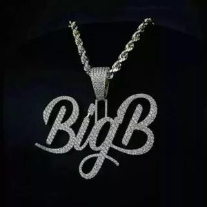 Colgante de moissanita auténtica de 3,00 cts. Colgante "NOMBRE" personalizado para hombre. Dije personalizado. Colgante de hip hop. Colgante de moissanita. Regalo de cumpleaños. Sin cadena.